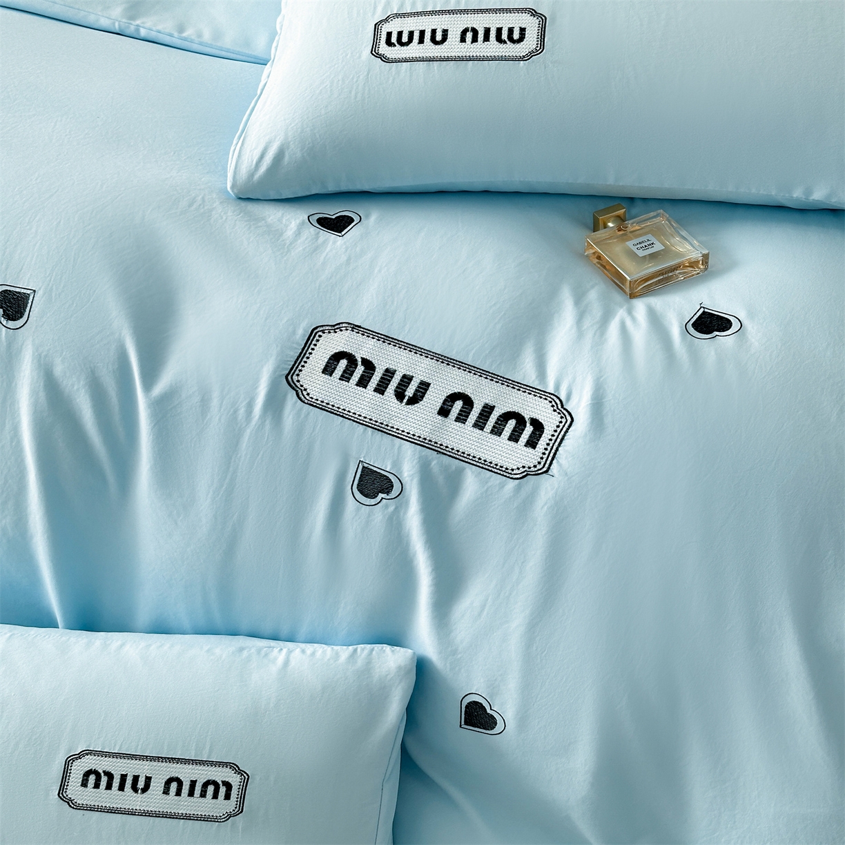 91家纺网 家纺一手货源 找家纺 经年 2026春夏新款亲肤棉加厚磨毛刺绣四件套-缪斯 缪斯-蓝色