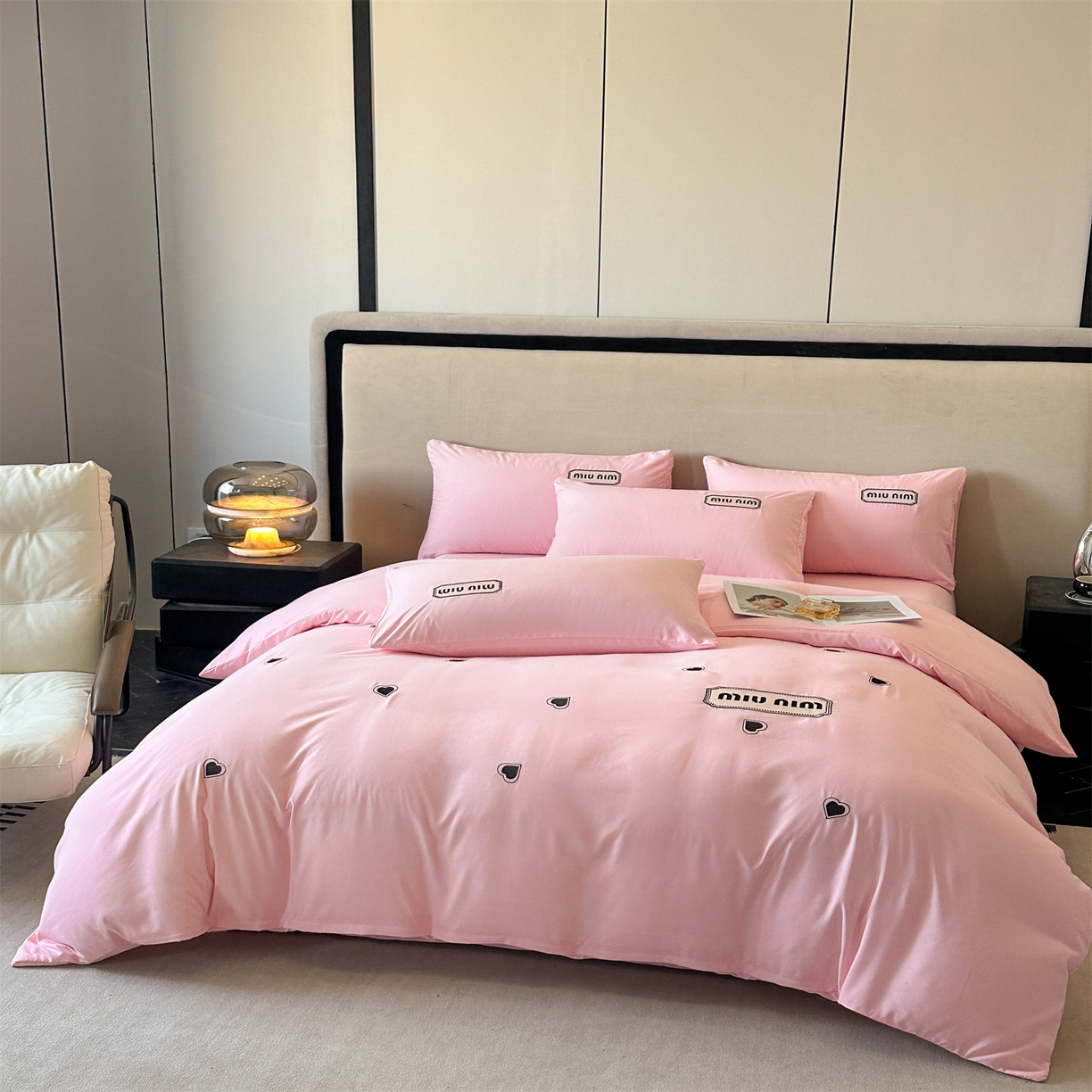 91家纺网 家纺一手货源 找家纺 经年 2026春夏新款亲肤棉加厚磨毛刺绣四件套-缪斯 缪斯-粉