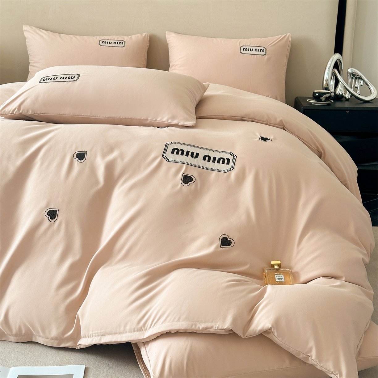 91家纺网 家纺一手货源 找家纺 经年 2026春夏新款亲肤棉加厚磨毛刺绣四件套-缪斯 缪斯-香槟