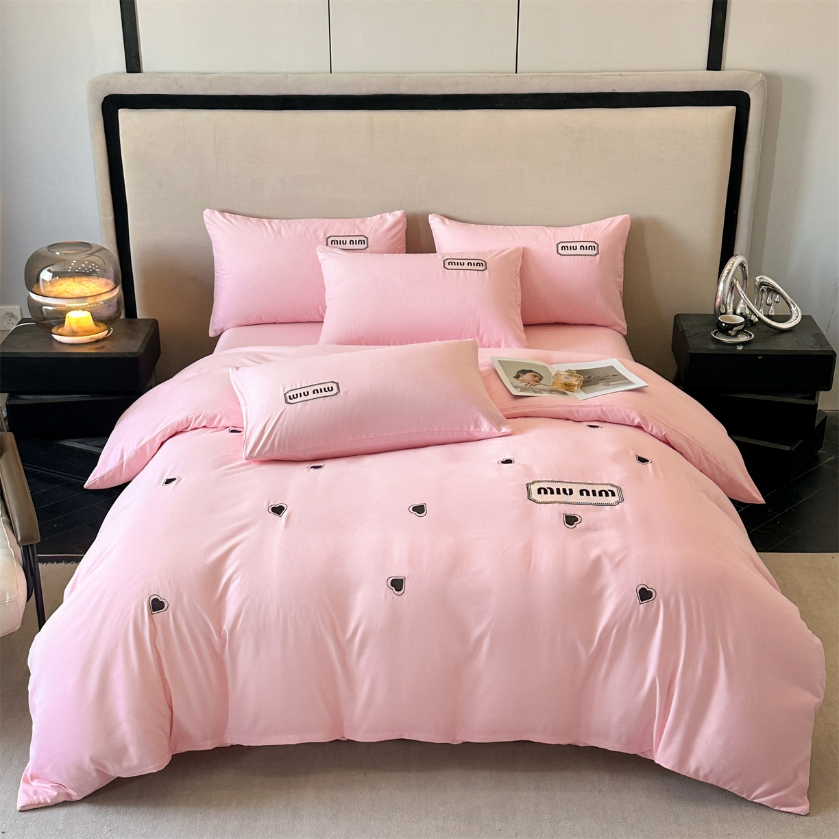 91家纺网 家纺一手货源 找家纺 经年 2026春夏新款亲肤棉加厚磨毛刺绣四件套-缪斯 缪斯-粉