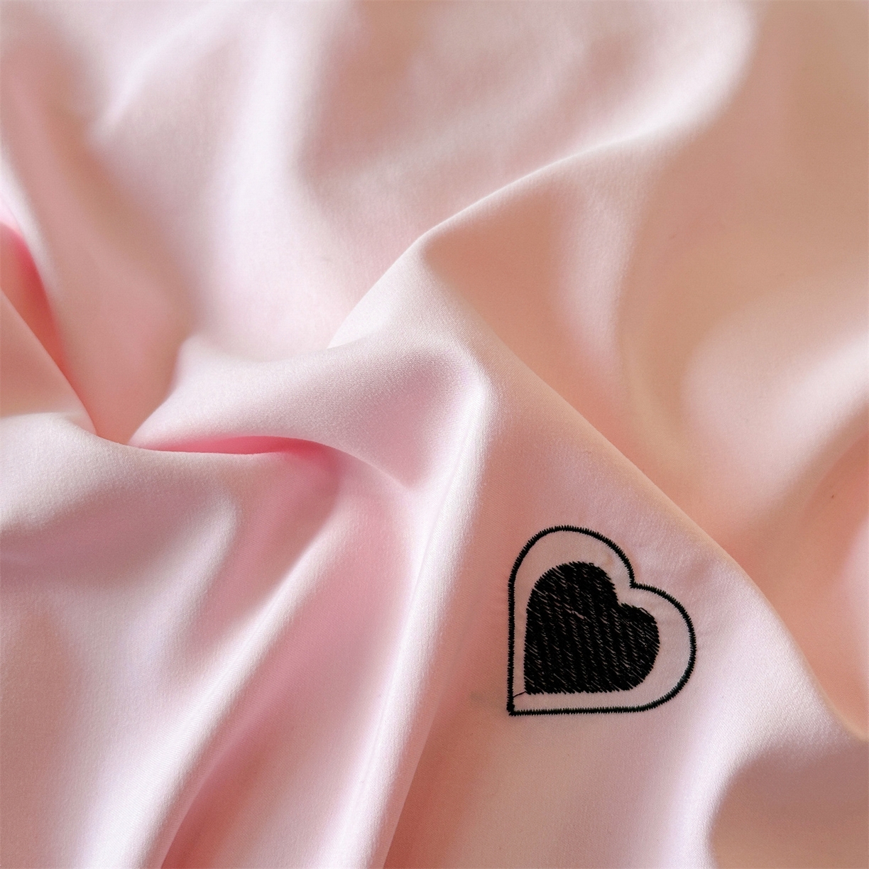 91家纺网 家纺一手货源 找家纺 经年 2026春夏新款亲肤棉加厚磨毛刺绣四件套-缪斯 缪斯-粉