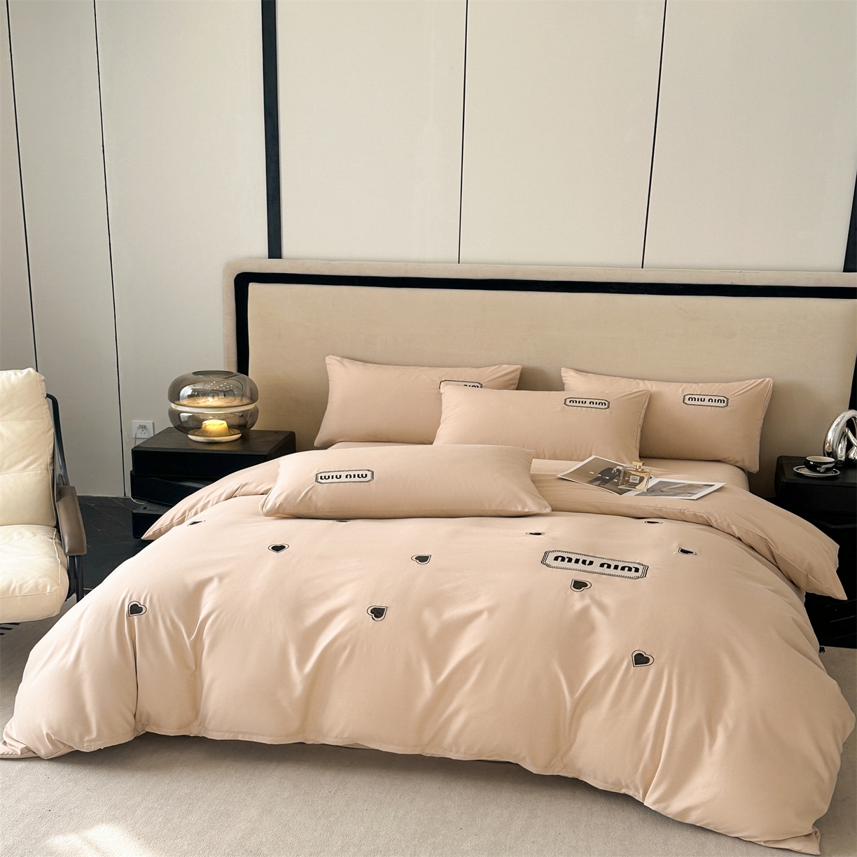 91家纺网 家纺一手货源 找家纺 经年 2026春夏新款亲肤棉加厚磨毛刺绣四件套-缪斯 缪斯-香槟