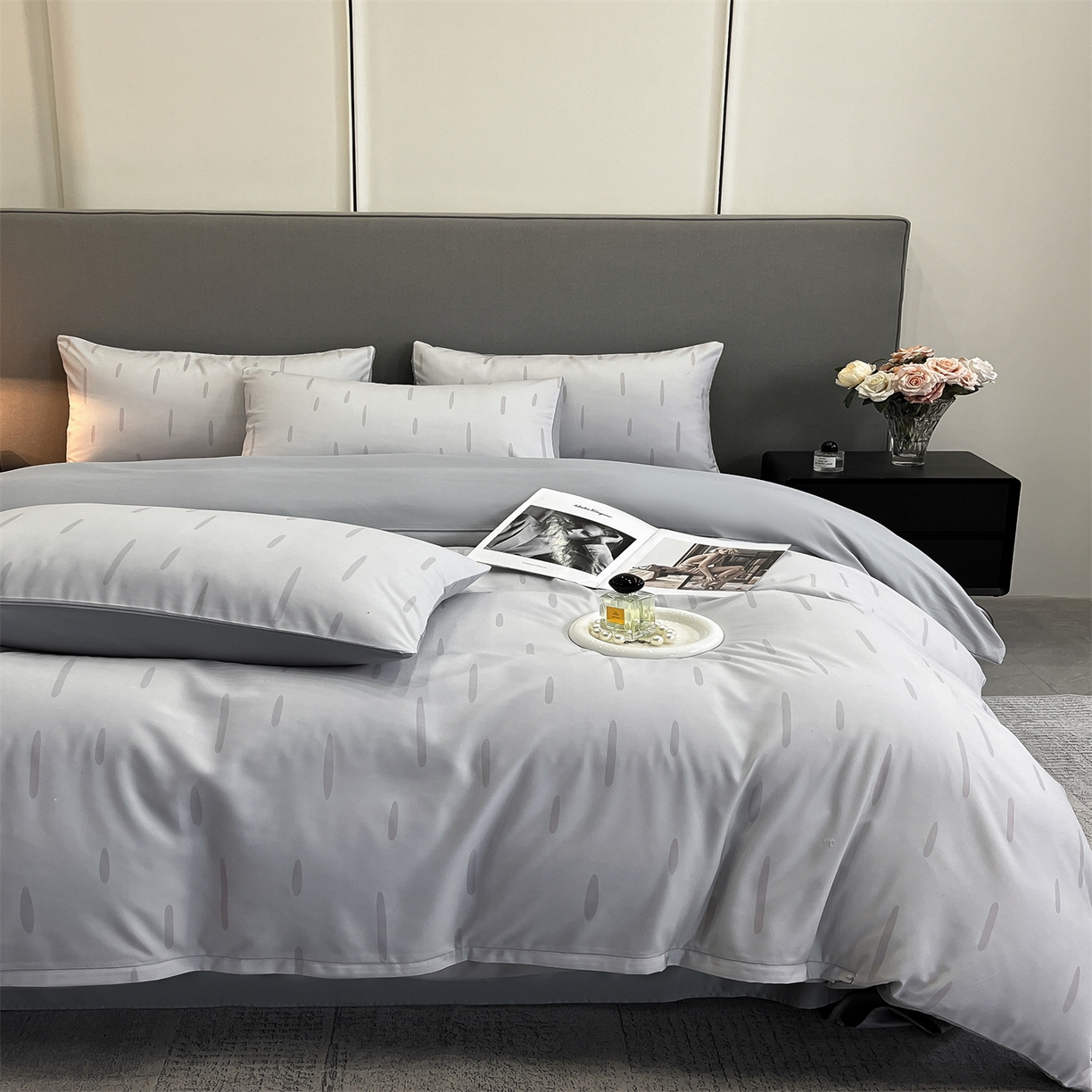 91家纺网 家纺一手货源 找家纺 经年 2026春夏新款亲肤棉加厚磨毛数码印花四件套-流星 流星-浅灰