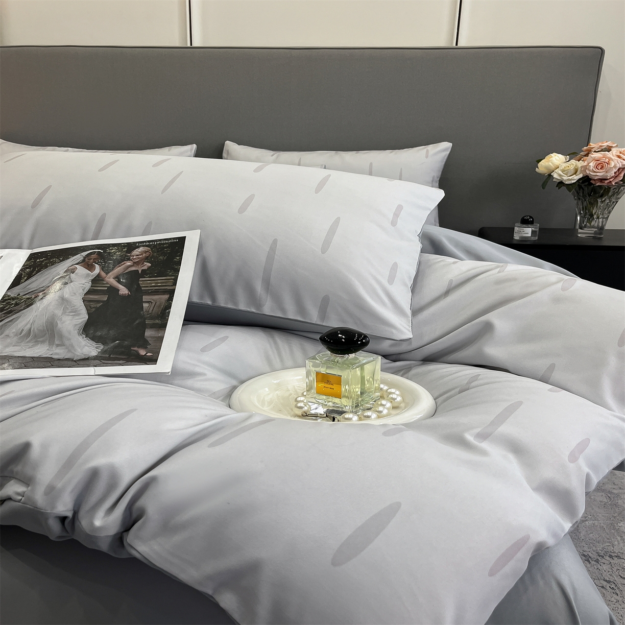 91家纺网 家纺一手货源 找家纺 经年 2026春夏新款亲肤棉加厚磨毛数码印花四件套-流星 流星-浅灰