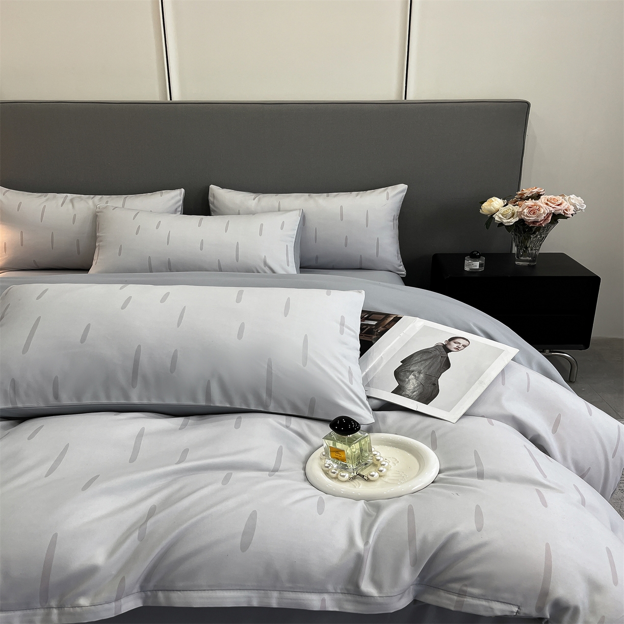 91家纺网 家纺一手货源 找家纺 经年 2026春夏新款亲肤棉加厚磨毛数码印花四件套-流星 流星-浅灰