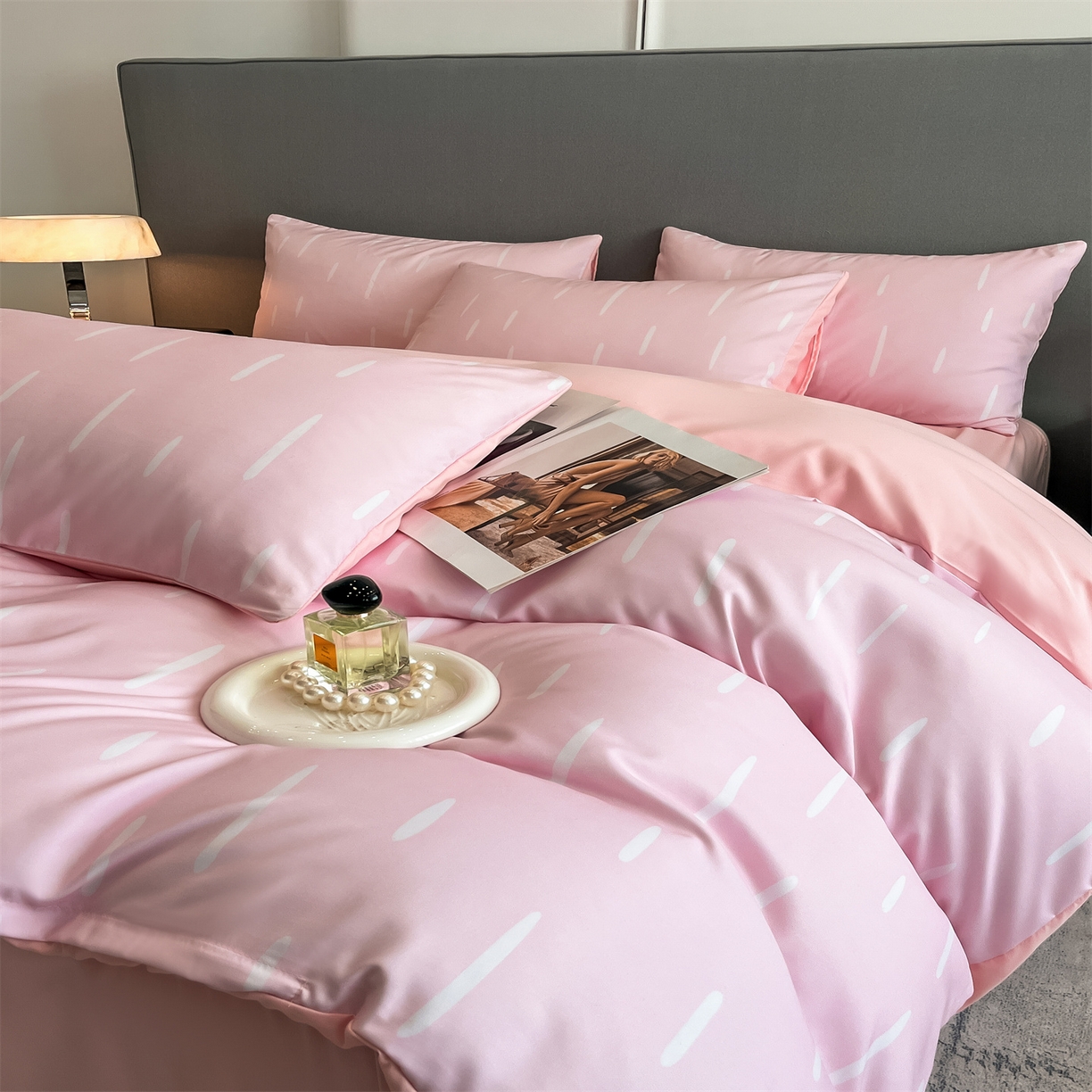 91家纺网 家纺一手货源 找家纺 经年 2026春夏新款亲肤棉加厚磨毛数码印花四件套-流星 流星-粉