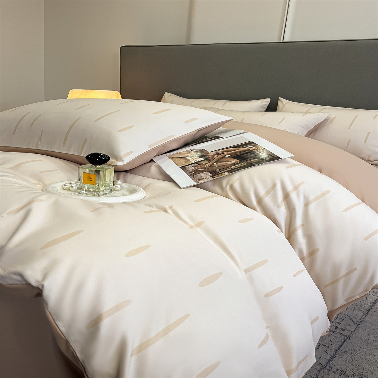 91家纺网 家纺一手货源 找家纺 经年 2026春夏新款亲肤棉加厚磨毛数码印花四件套-流星 流星-香槟