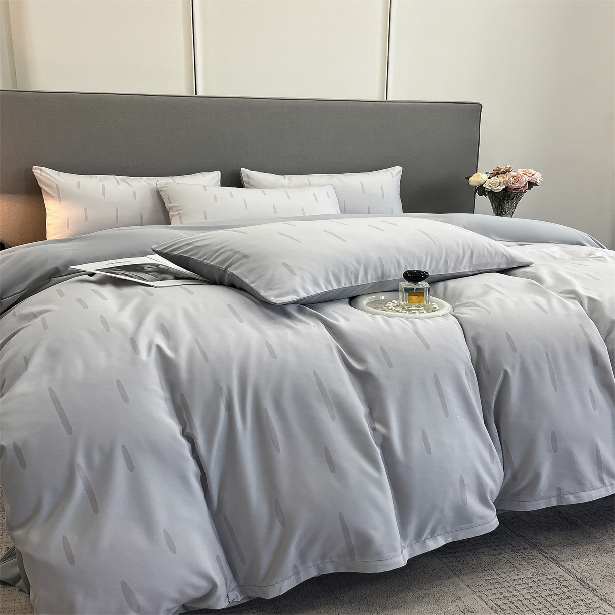 91家纺网 家纺一手货源 找家纺 经年 2026春夏新款亲肤棉加厚磨毛数码印花四件套-流星 流星-浅灰