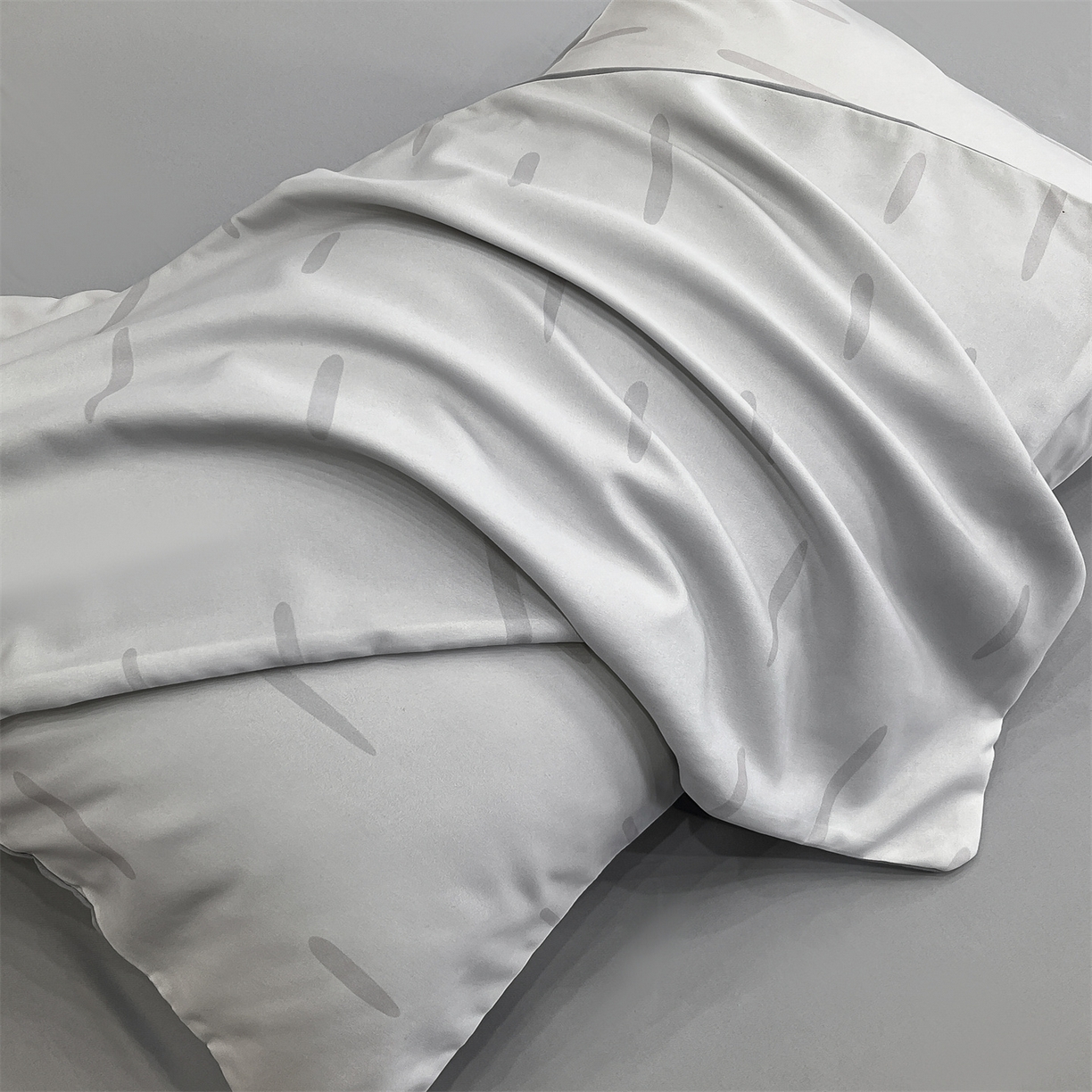 91家纺网 家纺一手货源 找家纺 经年 2026春夏新款亲肤棉加厚磨毛数码印花四件套-流星 流星-浅灰