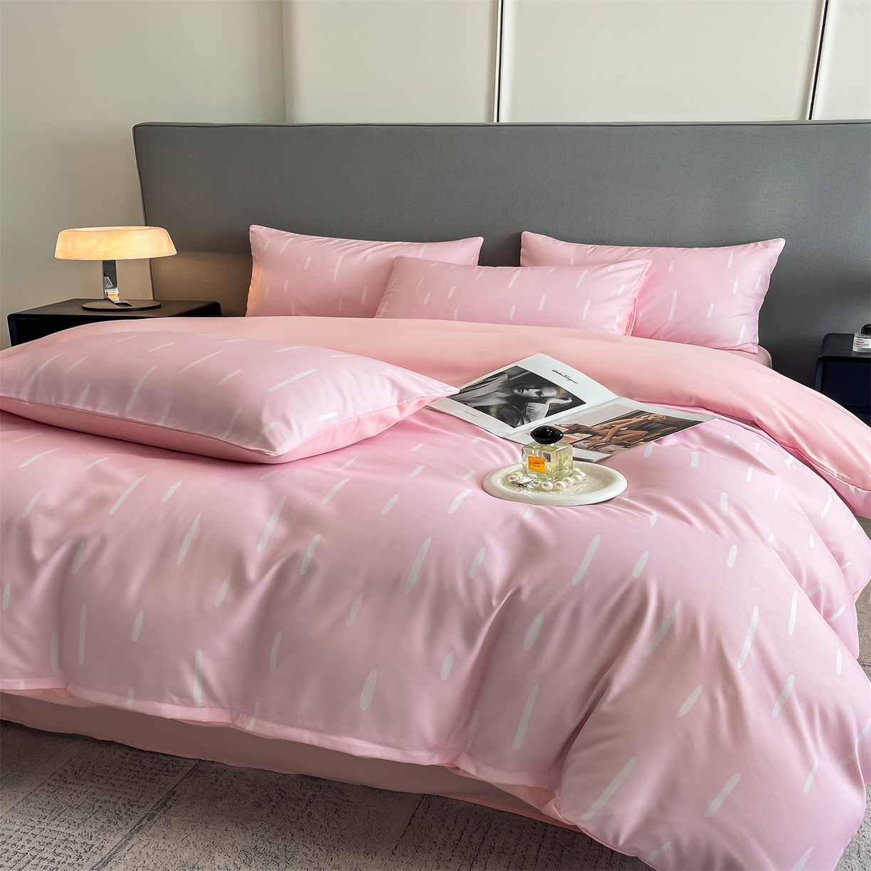 91家纺网 家纺一手货源 找家纺 经年 2026春夏新款亲肤棉加厚磨毛数码印花四件套-流星 流星-粉