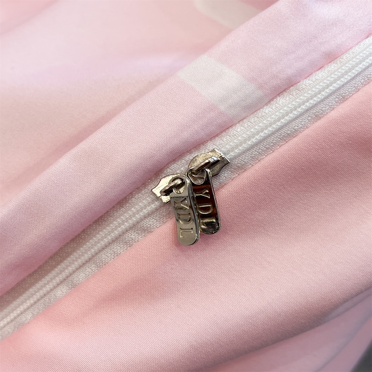 91家纺网 家纺一手货源 找家纺 经年 2026春夏新款亲肤棉加厚磨毛数码印花四件套-流星 流星-粉