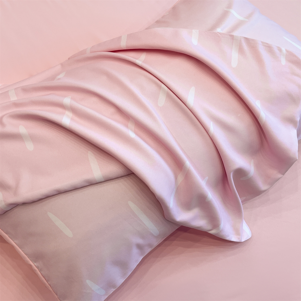 91家纺网 家纺一手货源 找家纺 经年 2026春夏新款亲肤棉加厚磨毛数码印花四件套-流星 流星-粉