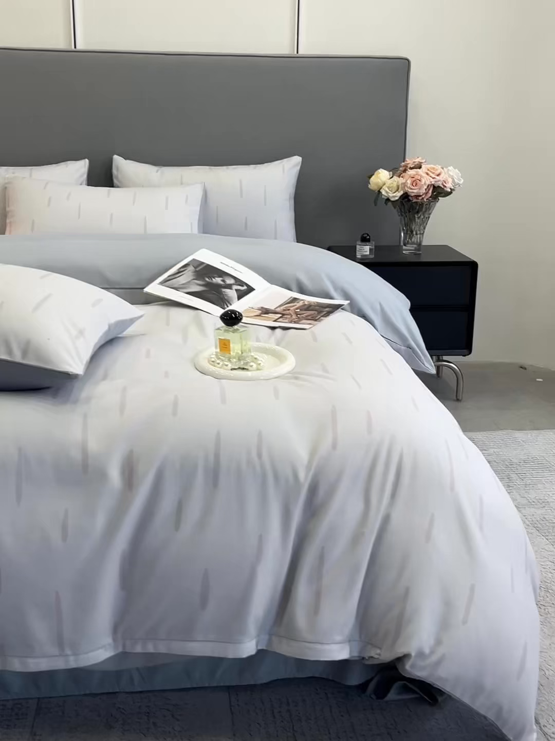 91家纺网 家纺一手货源 找家纺 经年 2026春夏新款亲肤棉加厚磨毛数码印花四件套-流星 流星-浅灰