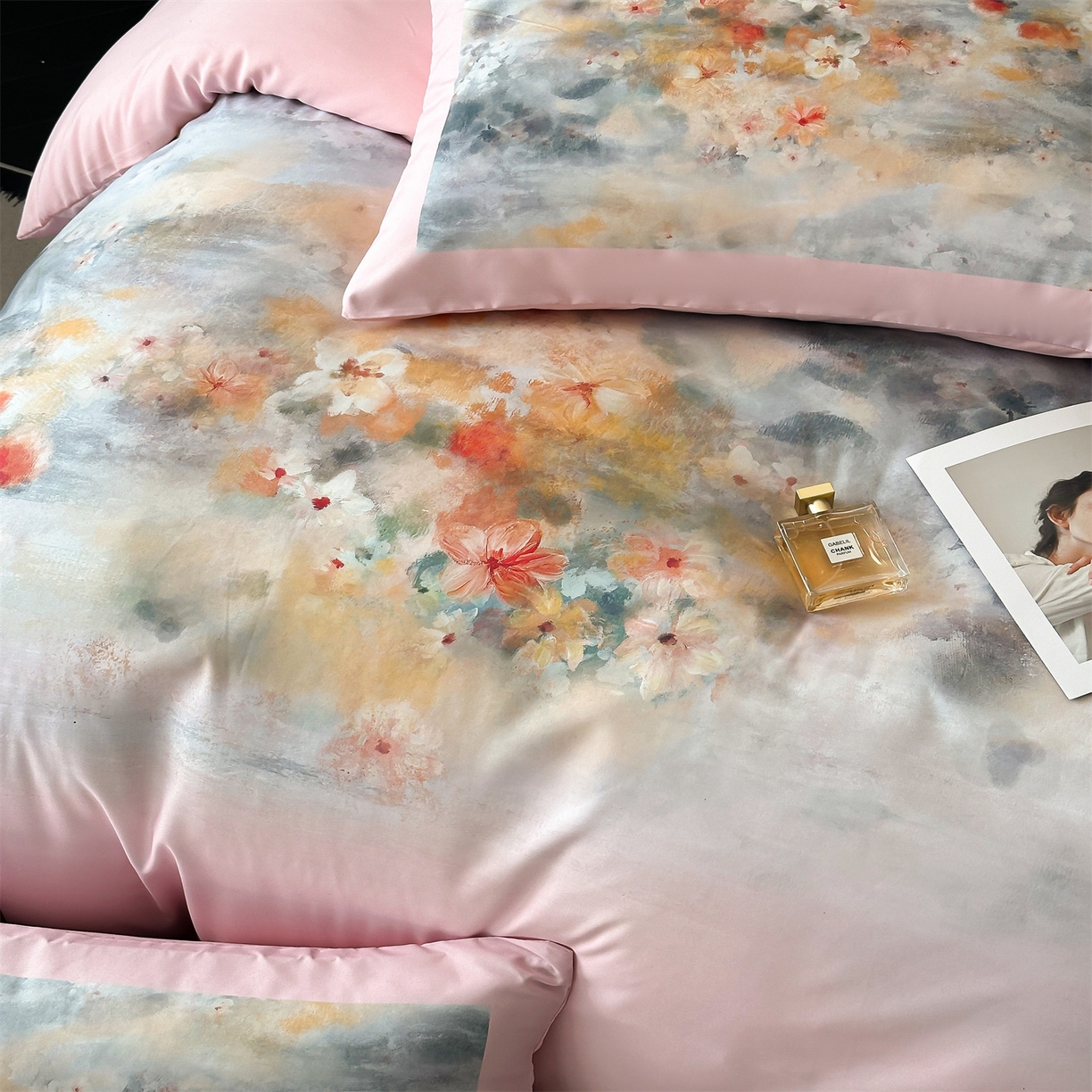 91家纺网 家纺一手货源 找家纺 经年 2026春夏新款亲肤棉加厚磨毛数码印花四件套-倾城 倾城-粉