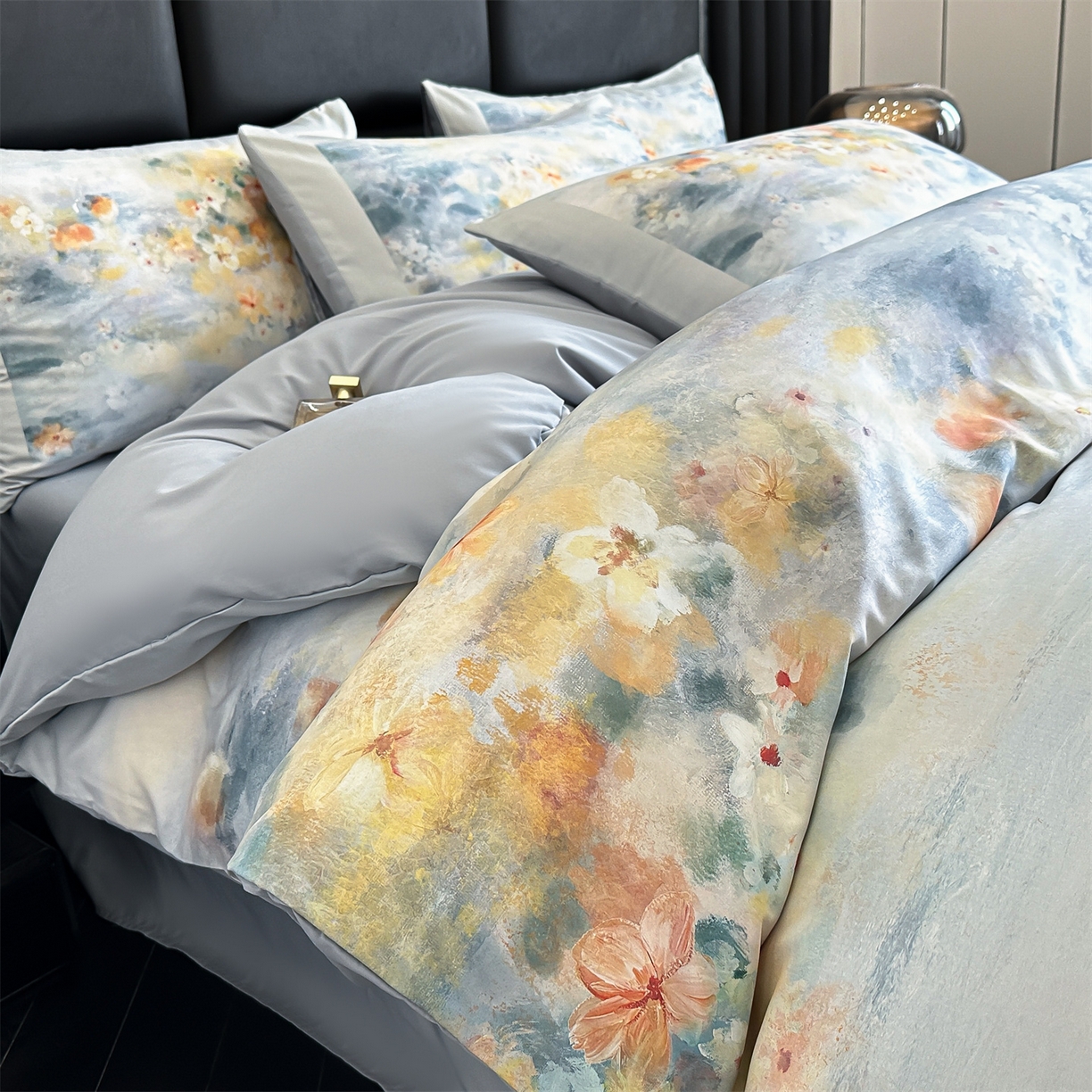 91家纺网 家纺一手货源 找家纺 经年 2026春夏新款亲肤棉加厚磨毛数码印花四件套-倾城 倾城-浅灰