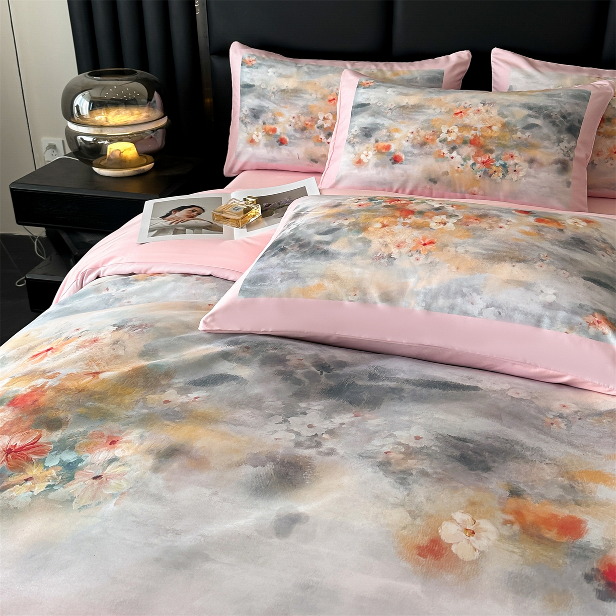 91家纺网 家纺一手货源 找家纺 经年 2026春夏新款亲肤棉加厚磨毛数码印花四件套-倾城 倾城-粉