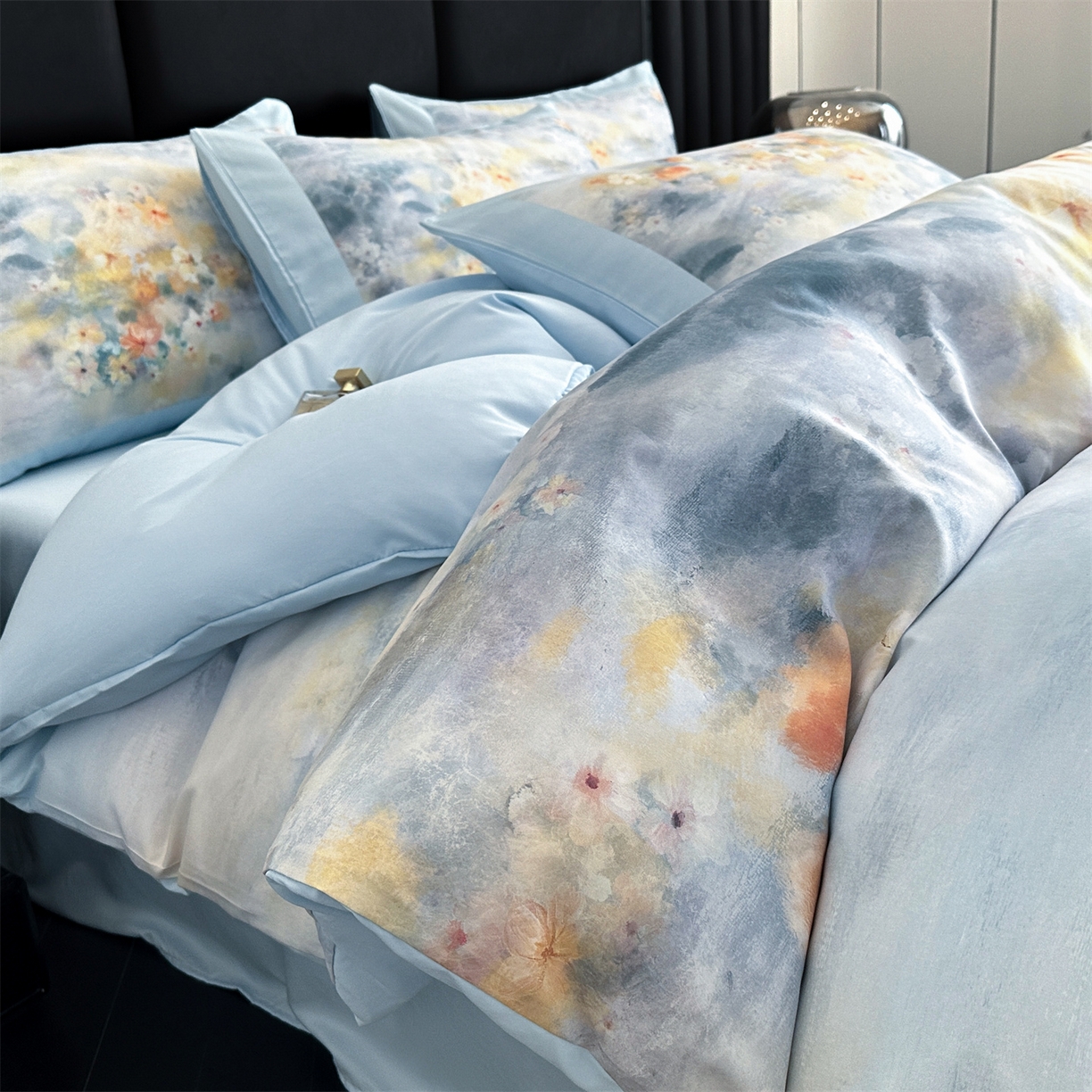 91家纺网 家纺一手货源 找家纺 经年 2026春夏新款亲肤棉加厚磨毛数码印花四件套-倾城 倾城-蓝色