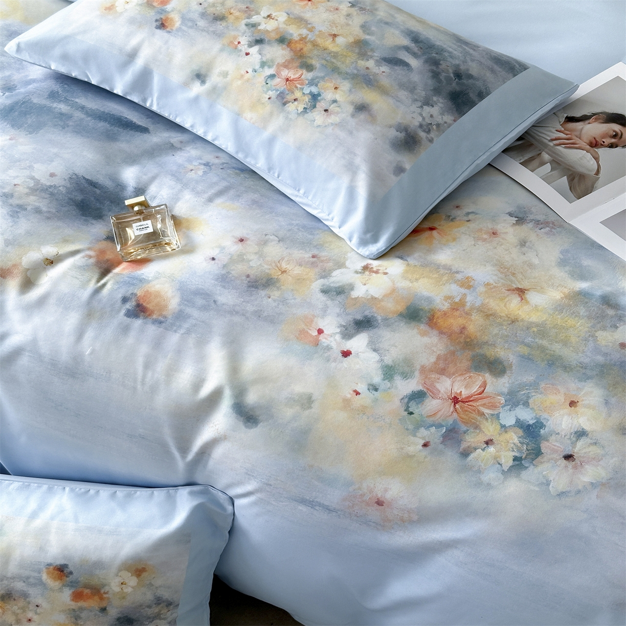 91家纺网 家纺一手货源 找家纺 经年 2026春夏新款亲肤棉加厚磨毛数码印花四件套-倾城 倾城-蓝色