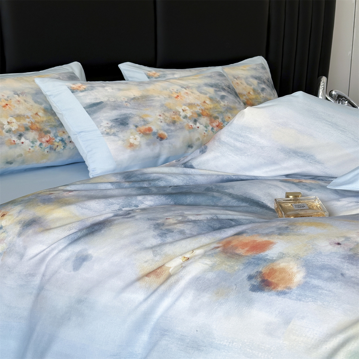 91家纺网 家纺一手货源 找家纺 经年 2026春夏新款亲肤棉加厚磨毛数码印花四件套-倾城 倾城-蓝色