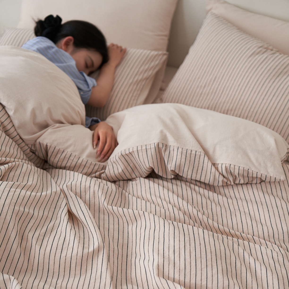 91家纺网 家纺一手货源 找家纺 如一 2026新款色织小提花条纹全棉纯棉水洗棉四件套 禾风-驼