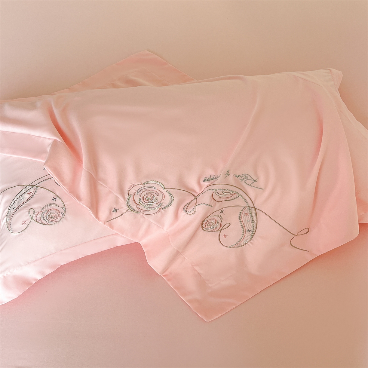 91家纺网 家纺一手货源 找家纺 经年 2026春夏新款云朵棉刺绣四件套-一见倾心 一见倾心-粉玉