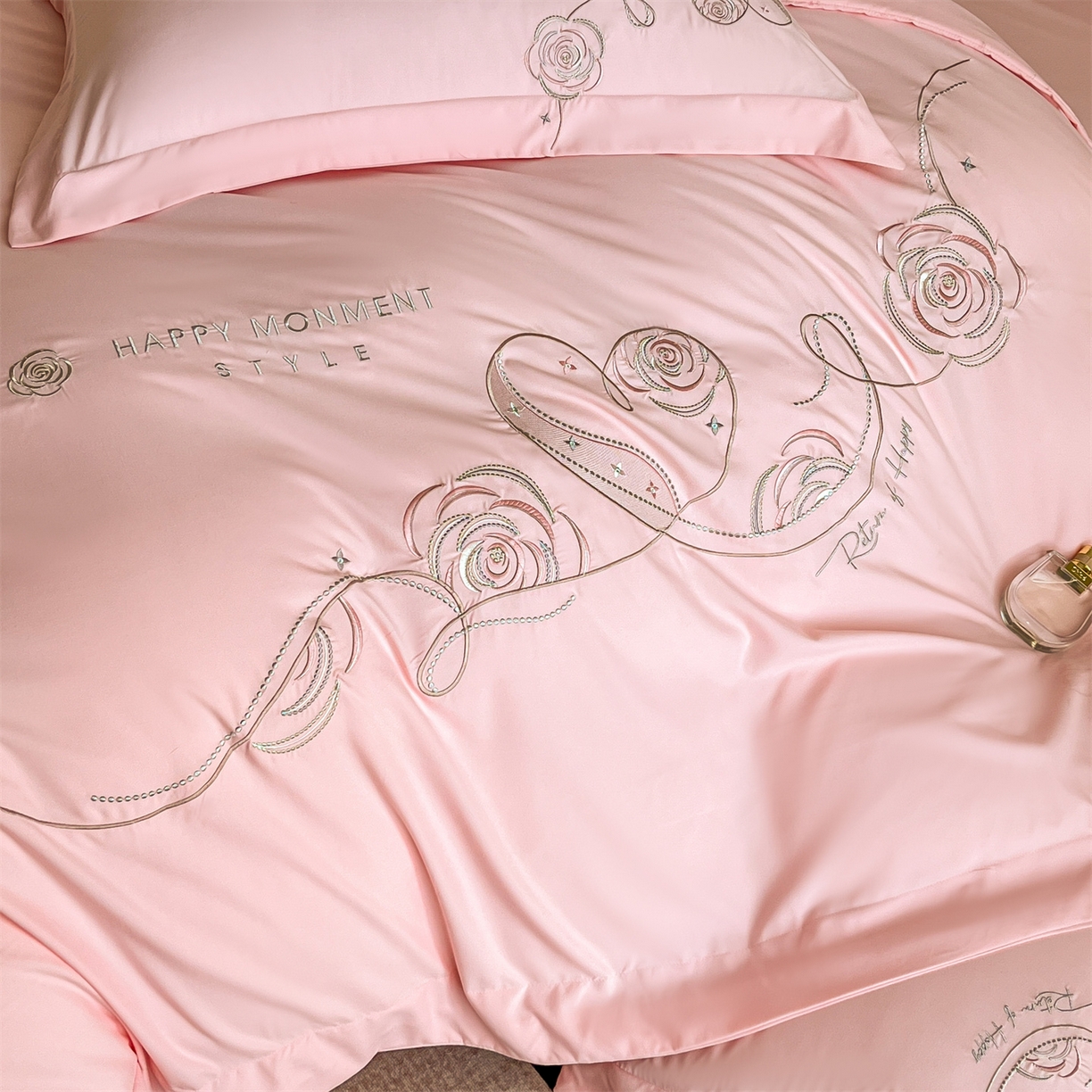 91家纺网 家纺一手货源 找家纺 经年 2026春夏新款云朵棉刺绣四件套-一见倾心 一见倾心-粉玉