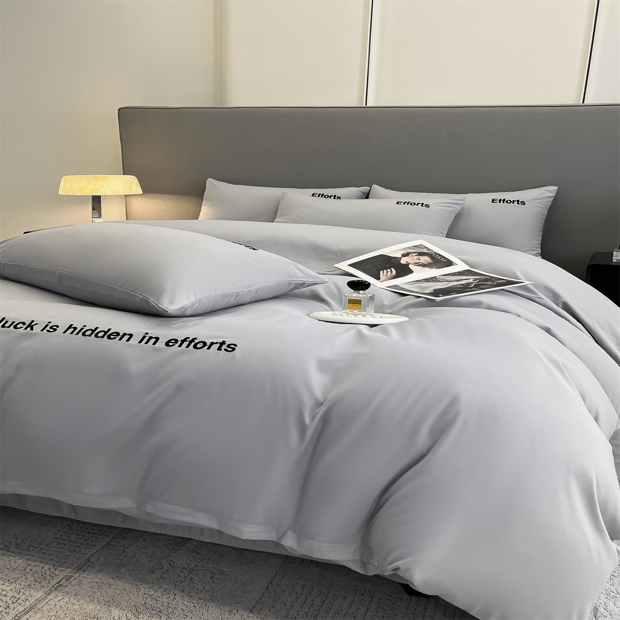 91家纺网 家纺一手货源 找家纺 经年 2026春夏新款亲肤棉加厚磨毛刺绣四件套-励志 励志-浅灰