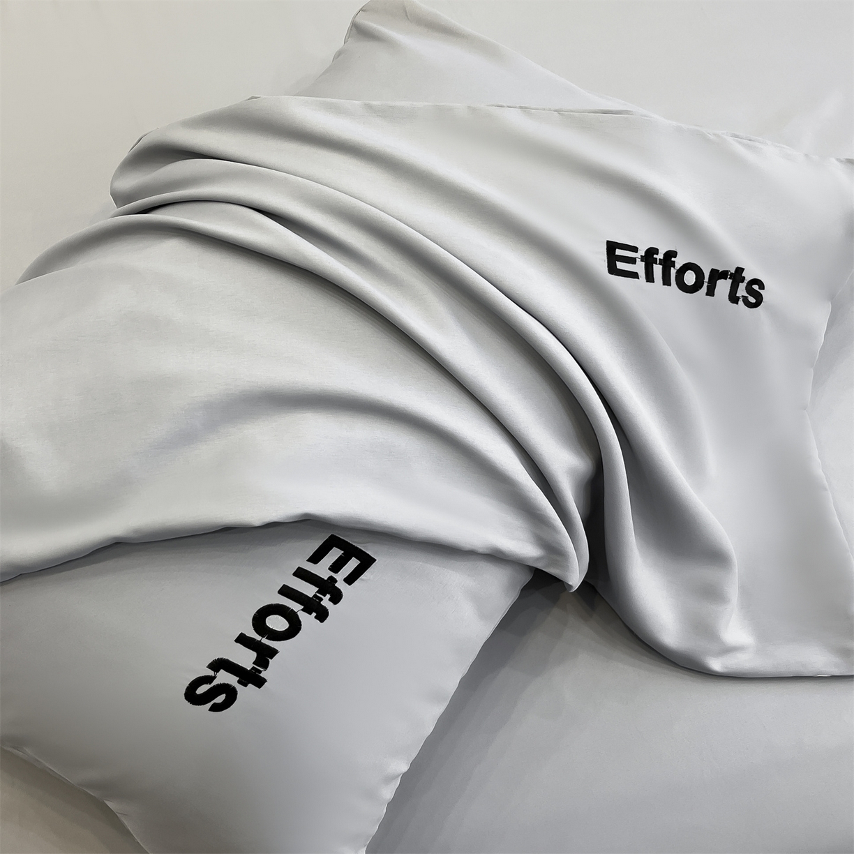 91家纺网 家纺一手货源 找家纺 经年 2026春夏新款亲肤棉加厚磨毛刺绣四件套-励志 励志-浅灰