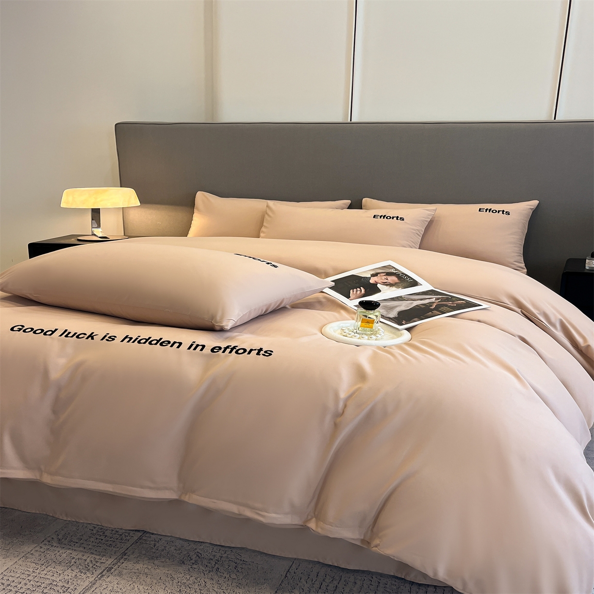 91家纺网 家纺一手货源 找家纺 经年 2026春夏新款亲肤棉加厚磨毛刺绣四件套-励志 励志-香槟