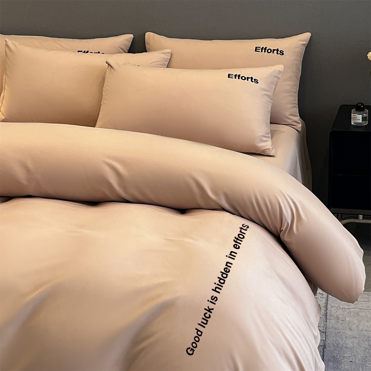 91家纺网 家纺一手货源 找家纺 经年 2026春夏新款亲肤棉加厚磨毛刺绣四件套-励志 励志-香槟