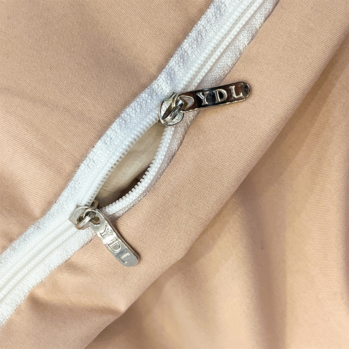 91家纺网 家纺一手货源 找家纺 经年 2026春夏新款亲肤棉加厚磨毛刺绣四件套-励志 励志-香槟