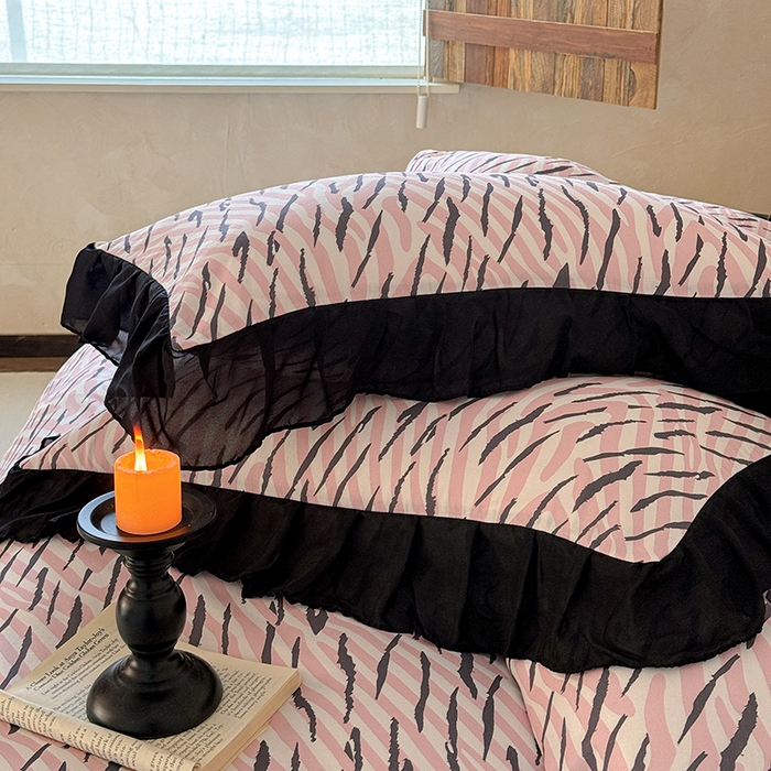 91家纺网 家纺一手货源 找家纺 （总）宅家居 2026新款A类轻法式复古赫本风印花纯棉有氧双层纱花边斑马纹黑色韩式花边四件套