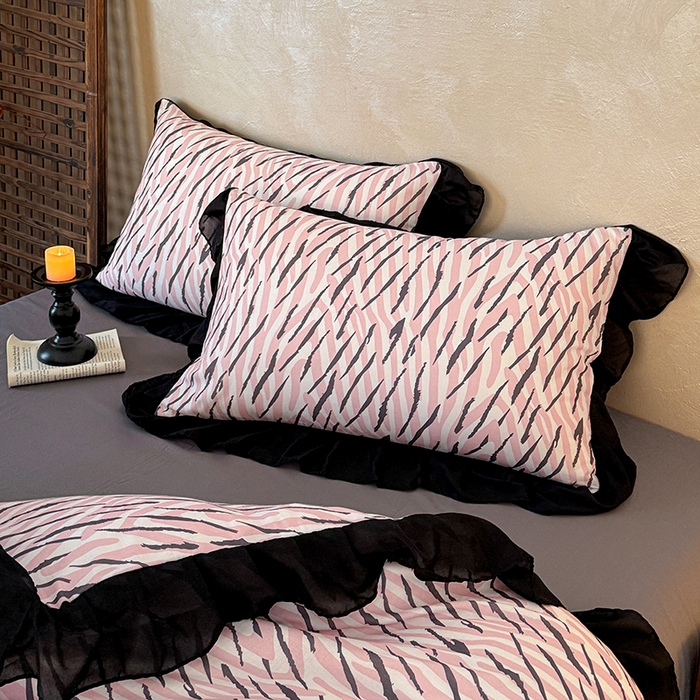 91家纺网 家纺一手货源 找家纺 （总）宅家居 2026新款A类轻法式复古赫本风印花纯棉有氧双层纱花边斑马纹黑色韩式花边四件套