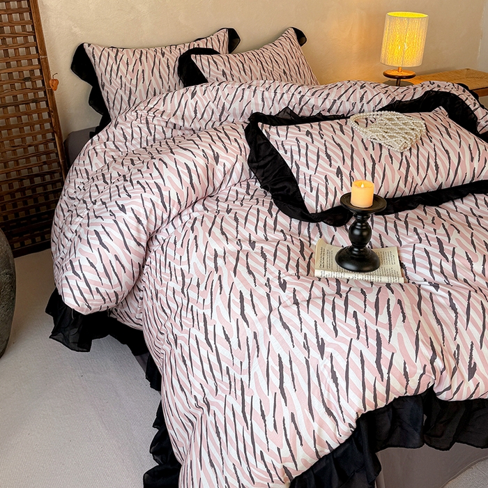 91家纺网 家纺一手货源 找家纺 （总）宅家居 2026新款A类轻法式复古赫本风印花纯棉有氧双层纱花边斑马纹黑色韩式花边四件套