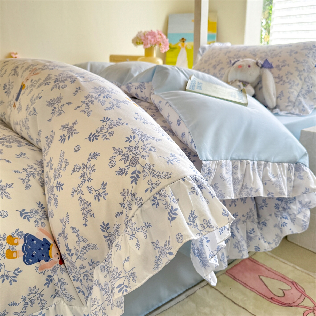 91家纺网 家纺一手货源 找家纺 经年 2026新款学生季上下铺韩版花边水洗云朵棉学生宿舍三件套四件套 森林兔蓝