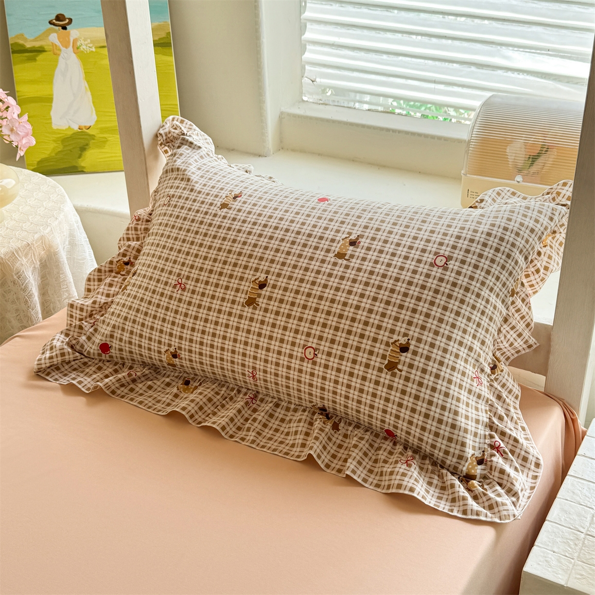 91家纺网 家纺一手货源 找家纺 经年 2026新款学生季上下铺韩版花边水洗云朵棉学生宿舍三件套四件套 美拉腊肠狗