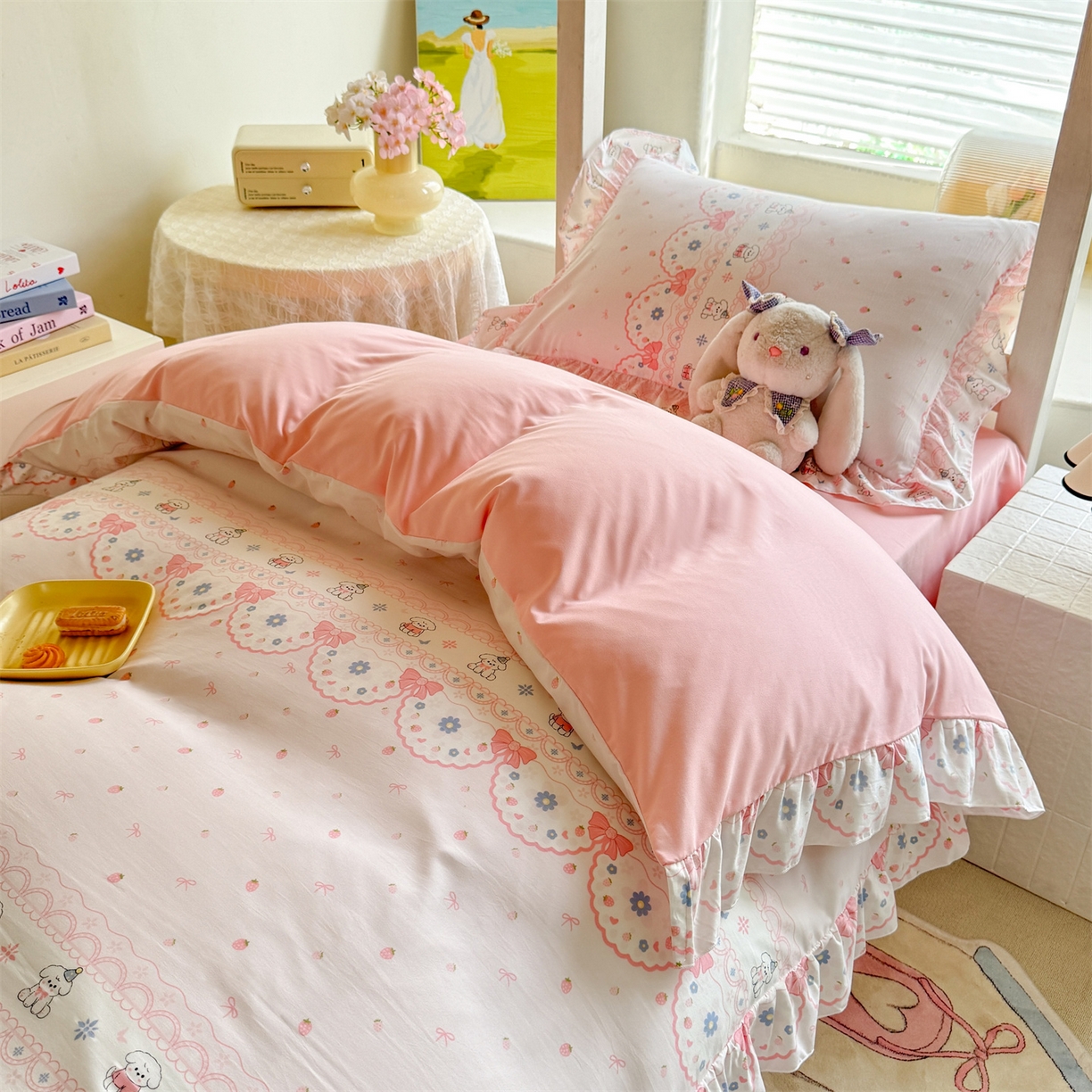 91家纺网 家纺一手货源 找家纺 经年 2026新款学生季上下铺韩版花边水洗云朵棉学生宿舍三件套四件套 布丁狗粉