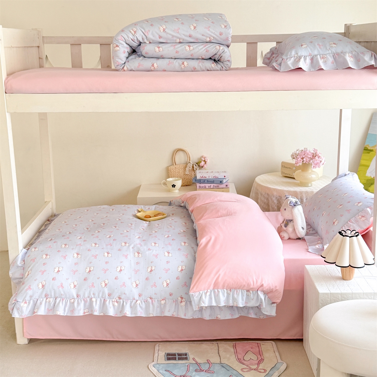 91家纺网 家纺一手货源 找家纺 经年 2026新款学生季上下铺韩版花边水洗云朵棉学生宿舍三件套四件套 蝴蝶结小狗