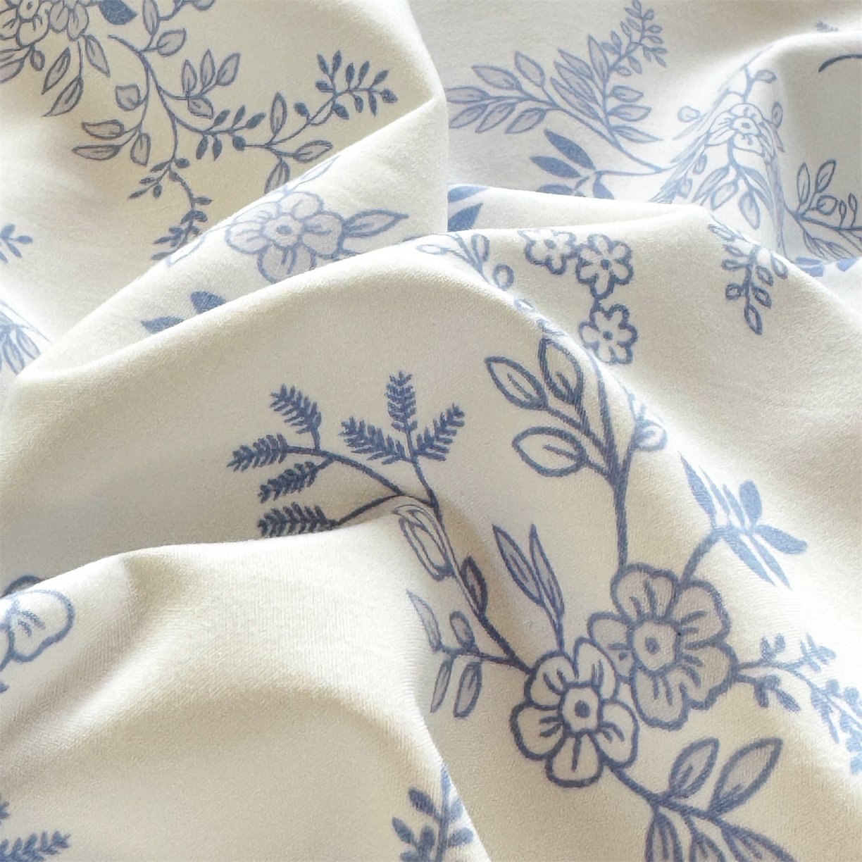 91家纺网 家纺一手货源 找家纺 经年 2026新款学生季上下铺韩版花边水洗云朵棉学生宿舍三件套四件套 森林兔蓝