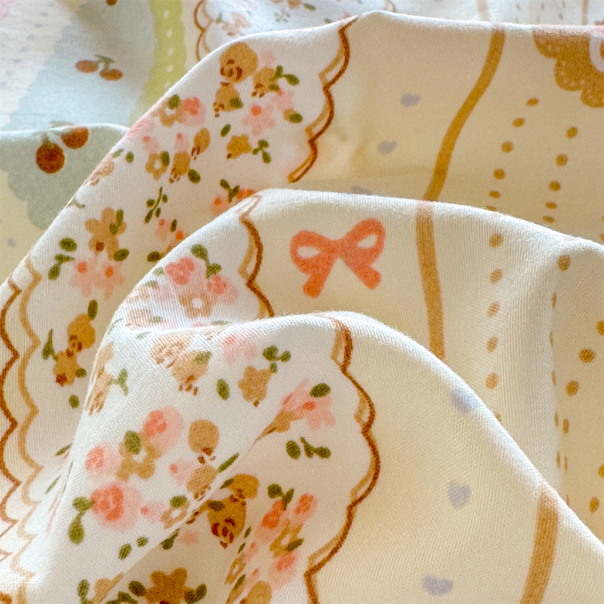 91家纺网 家纺一手货源 找家纺 经年 2026新款学生季上下铺韩版花边水洗云朵棉学生宿舍三件套四件套 泡芙小兔