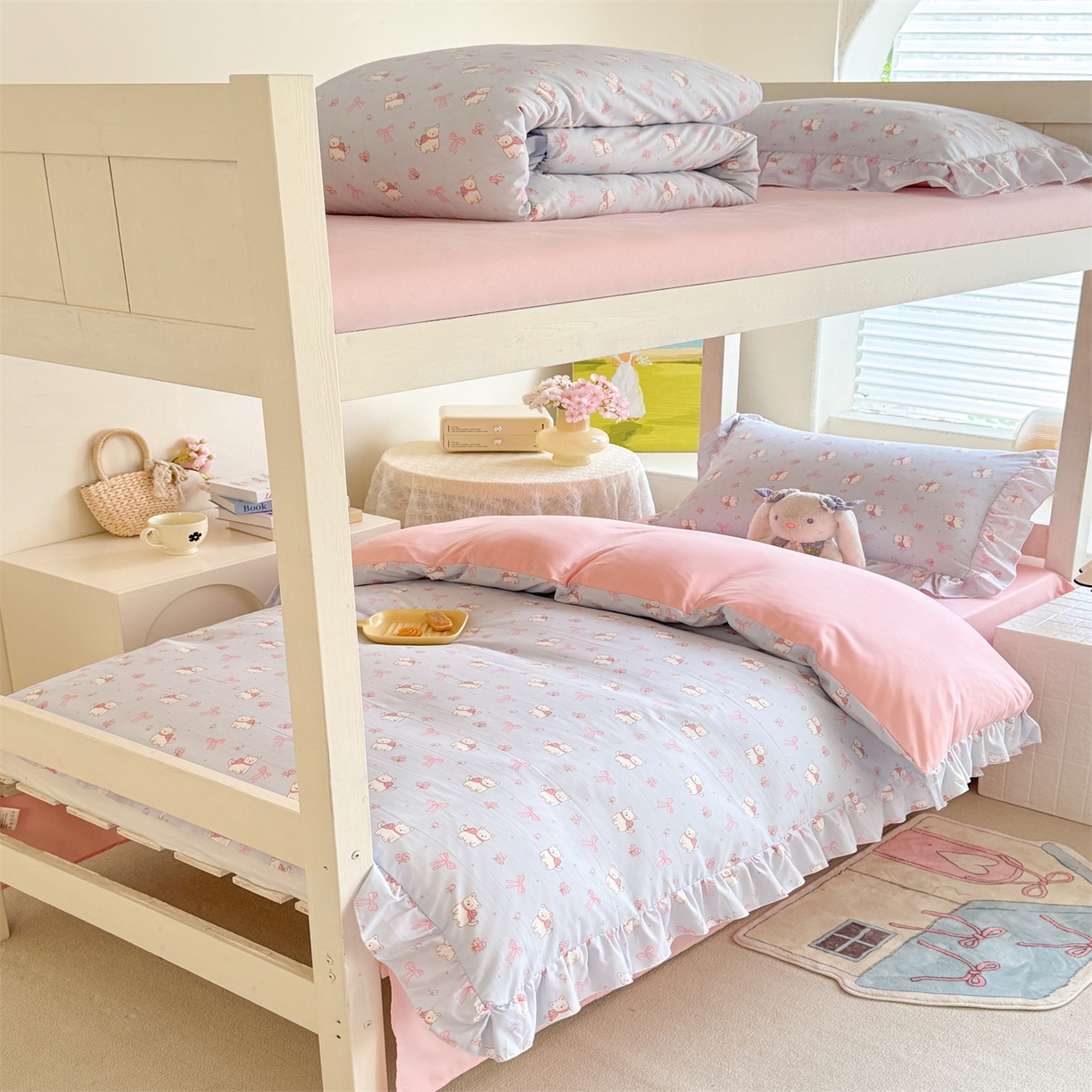 91家纺网 家纺一手货源 找家纺 经年 2026新款学生季上下铺韩版花边水洗云朵棉学生宿舍三件套四件套 蝴蝶结小狗