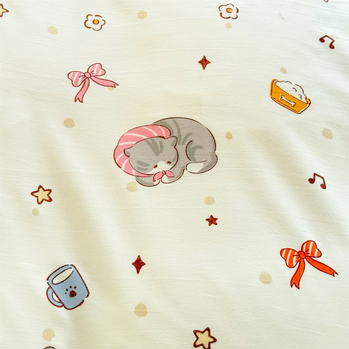 91家纺网 家纺一手货源 找家纺 经年 2026新款学生季上下铺韩版花边水洗云朵棉学生宿舍三件套四件套 可爱修狗