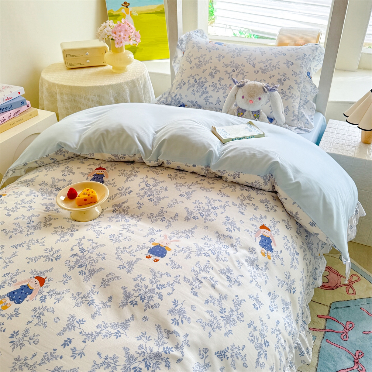 91家纺网 家纺一手货源 找家纺 经年 2026新款学生季上下铺韩版花边水洗云朵棉学生宿舍三件套四件套 森林兔蓝
