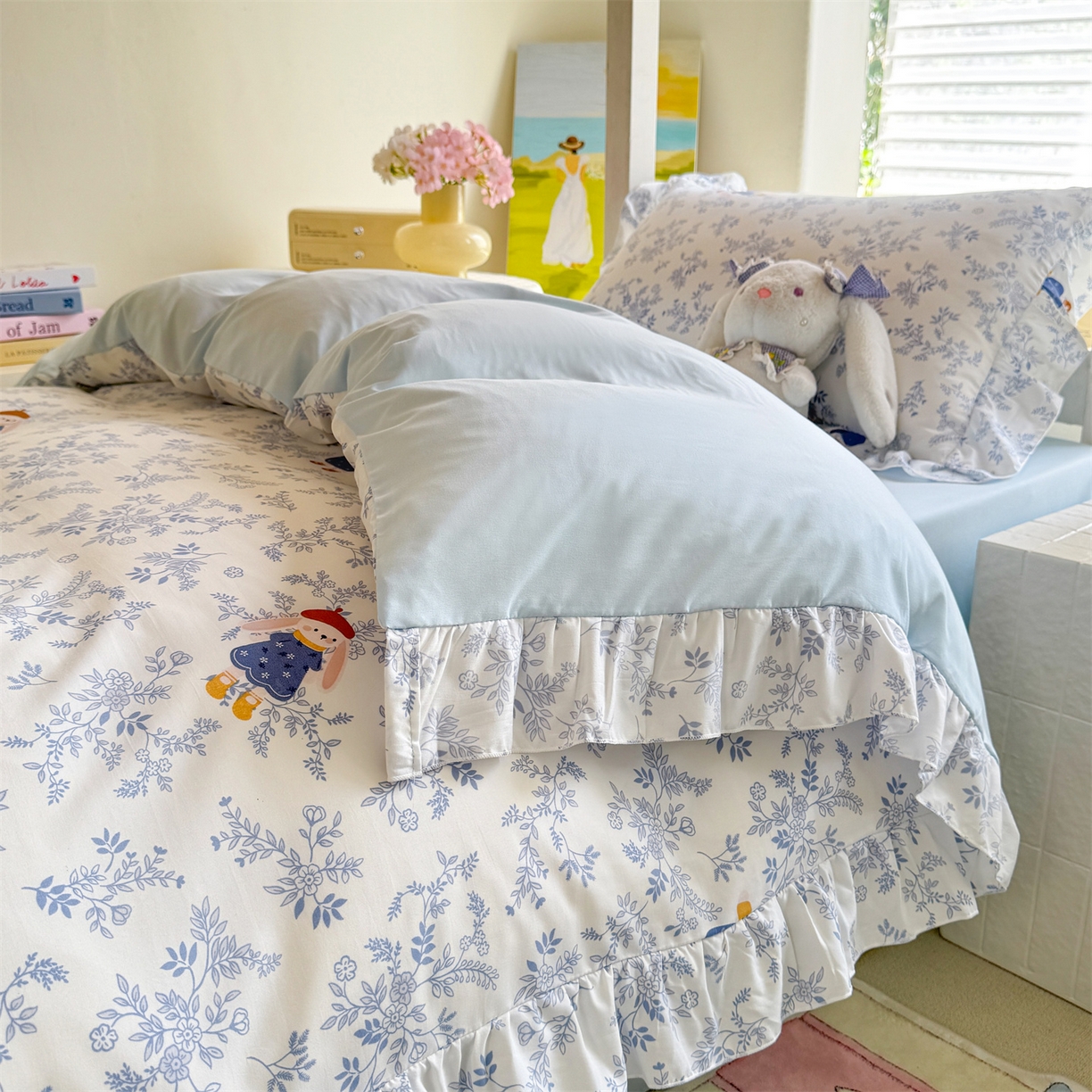 91家纺网 家纺一手货源 找家纺 经年 2026新款学生季上下铺韩版花边水洗云朵棉学生宿舍三件套四件套 森林兔蓝