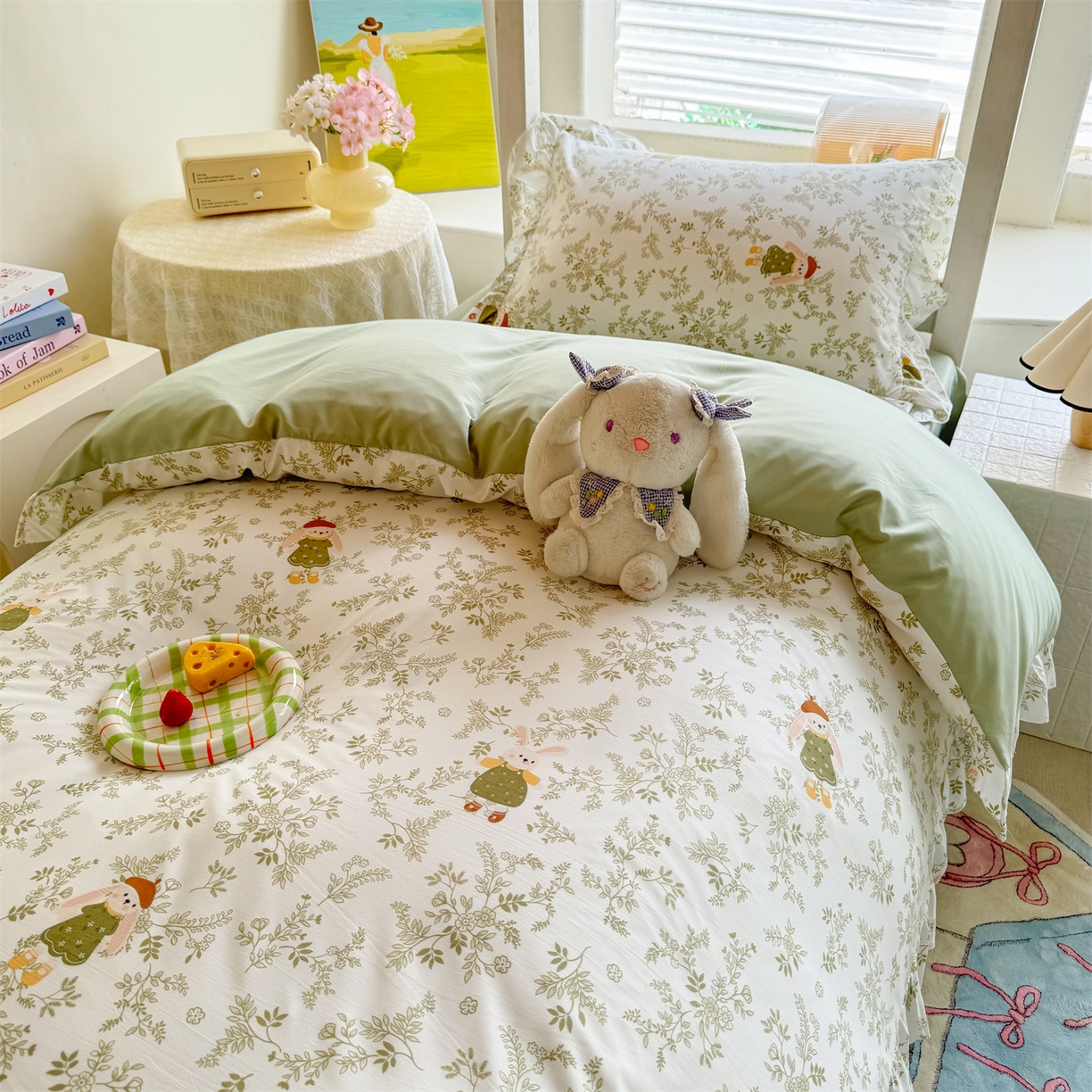 91家纺网 家纺一手货源 找家纺 经年 2026新款学生季上下铺韩版花边水洗云朵棉学生宿舍三件套四件套 森林兔绿