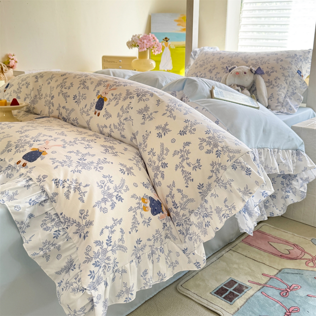 91家纺网 家纺一手货源 找家纺 经年 2026新款学生季上下铺韩版花边水洗云朵棉学生宿舍三件套四件套 森林兔蓝