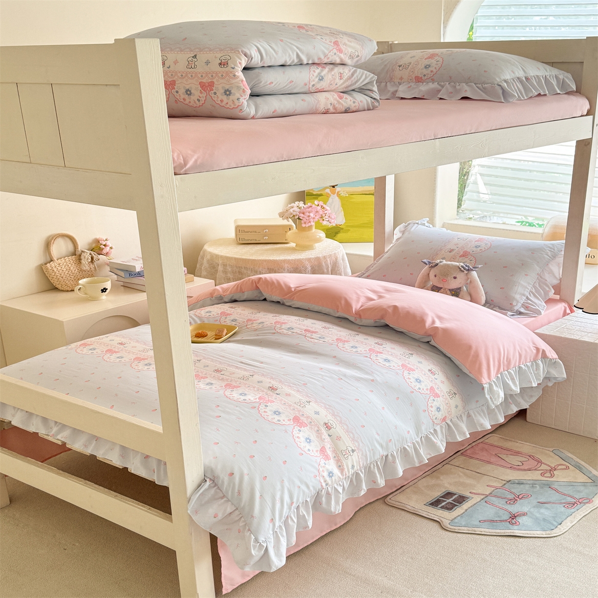 91家纺网 家纺一手货源 找家纺 经年 2026新款学生季上下铺韩版花边水洗云朵棉学生宿舍三件套四件套 布丁狗蓝