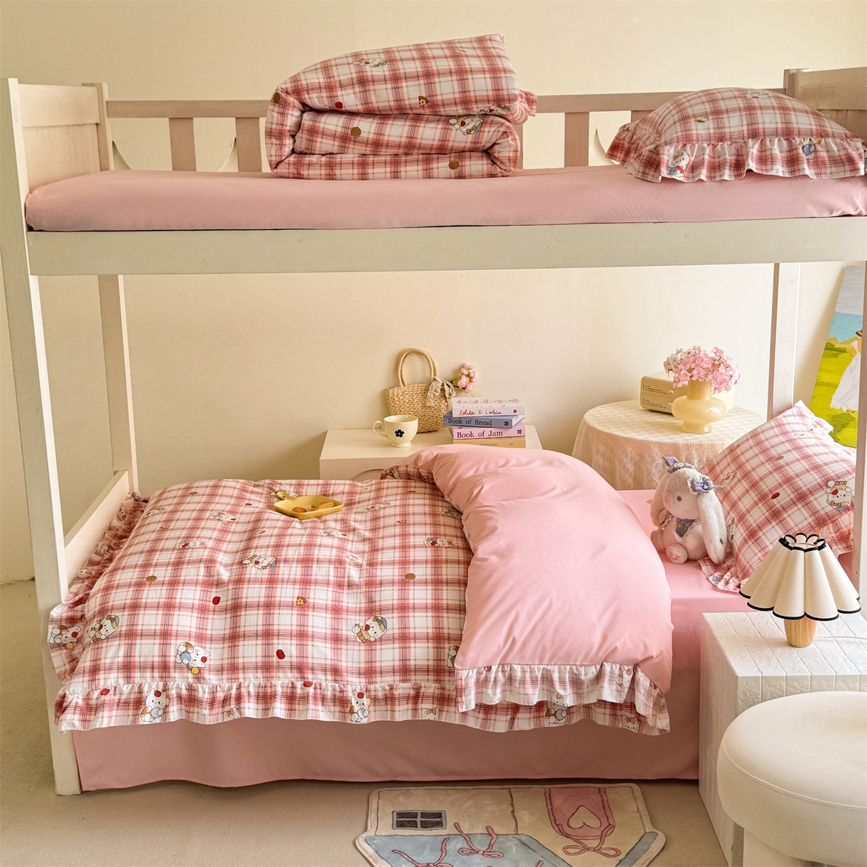 91家纺网 家纺一手货源 找家纺 经年 2026新款学生季上下铺韩版花边水洗云朵棉学生宿舍三件套四件套 复古K猫粉