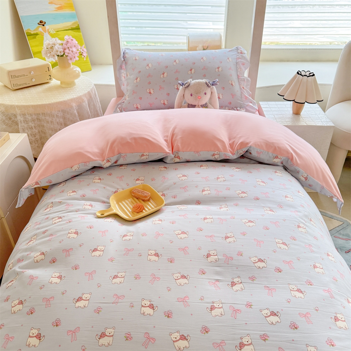 91家纺网 家纺一手货源 找家纺 经年 2026新款学生季上下铺韩版花边水洗云朵棉学生宿舍三件套四件套 蝴蝶结小狗