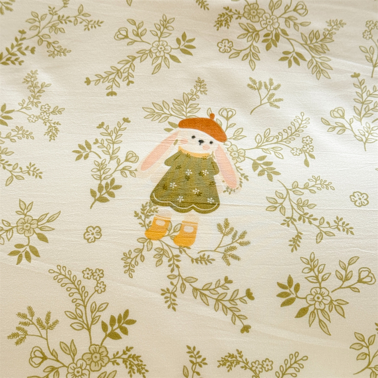 91家纺网 家纺一手货源 找家纺 经年 2026新款学生季上下铺韩版花边水洗云朵棉学生宿舍三件套四件套 森林兔绿